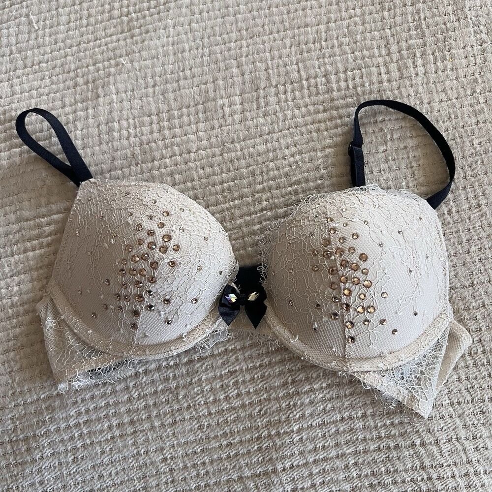 Victoria’s Secret VERY SEXY Lace Swarovski Crystal Bra Size 32B Push Up Beige
